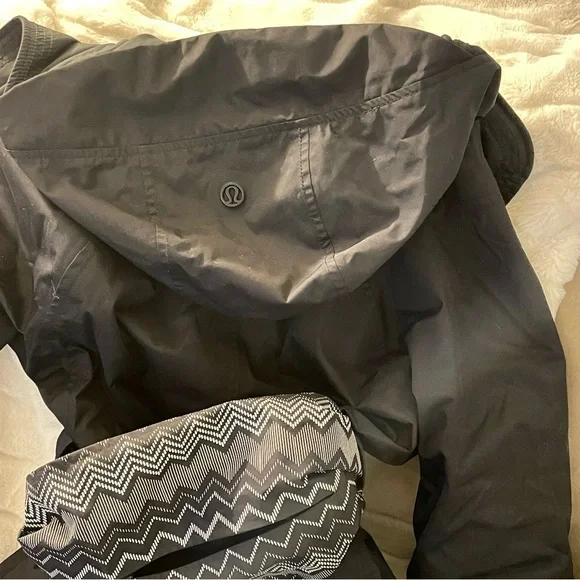 Lululemon raincoat - Picture 2 of 3